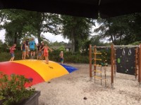 airtrampoline hoeve aan den weg