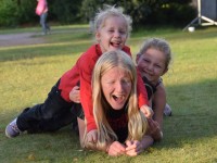 kinderen hoeve aan den weg