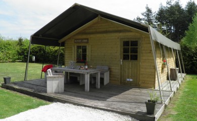 Lodge Hoeve aan den weg.jpg