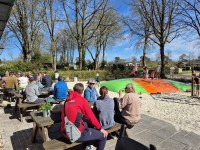 terras met speeltuin