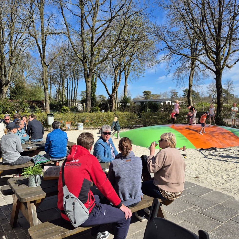 terras met speeltuin
